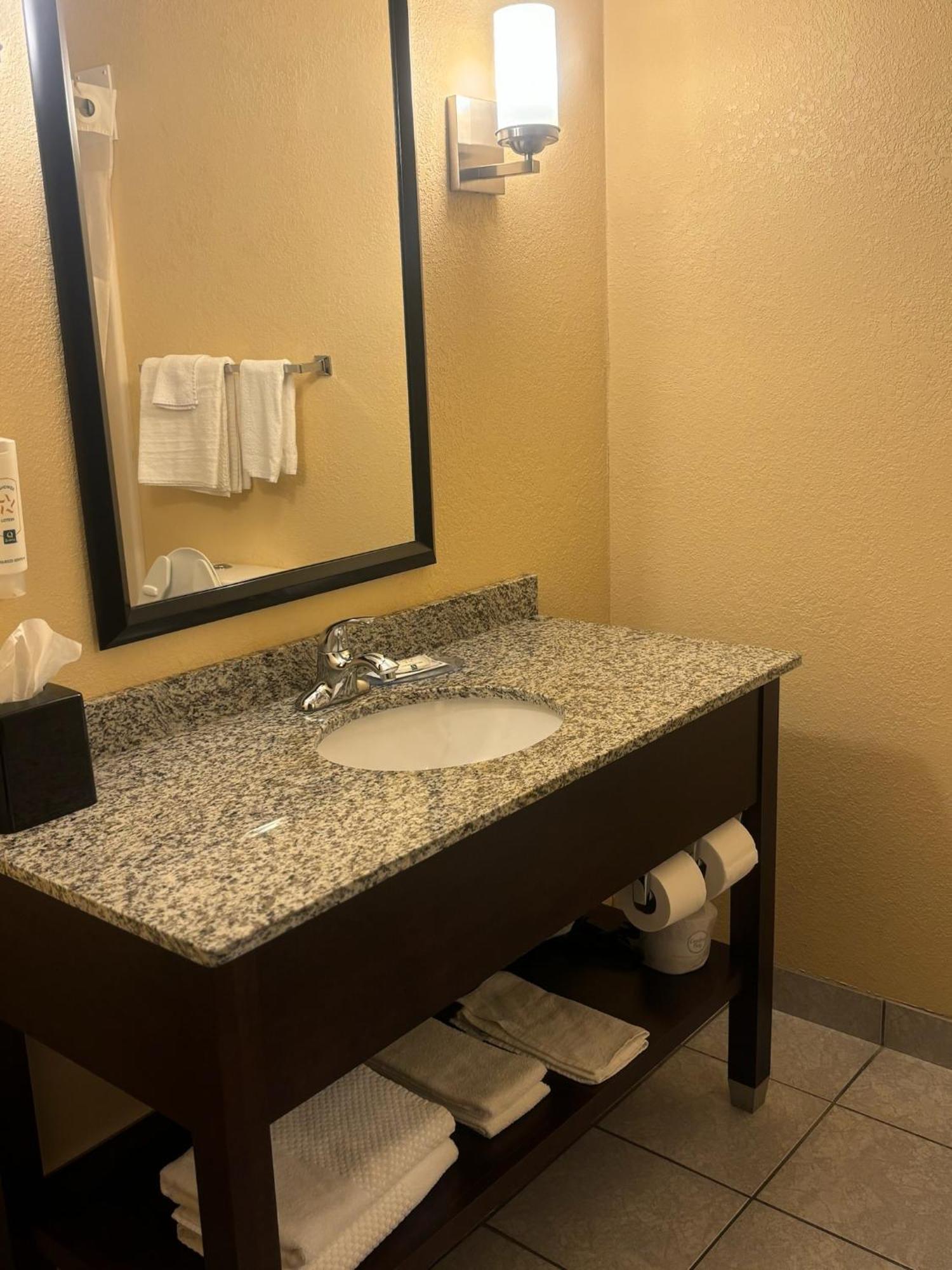 Quality Inn & Suites Bellville - Mansfield Luaran gambar